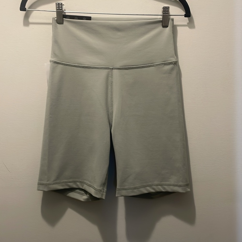 NWT Aritzia TNA TNALife Super-Hi 7 inch shorts in Dusky Green medium
